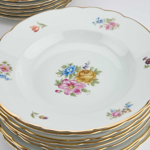 60 - RICHARD GINORI (ITALY), A VERY RARE FLORAL PATTERN DINNER SERVICE comprising eight dinner plates, ei... 