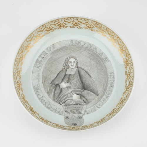 72 - A CHINESE 'EUROPEAN SUBJECT' DISH decorated en grisaille with a gentleman's portrait, within a gilde... 