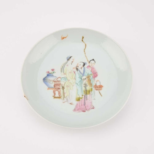 92 - A SMALL CHINESE FAMILLE ROSE DISH painted with figures, bearing an iron-red four-character mark. 16.... 