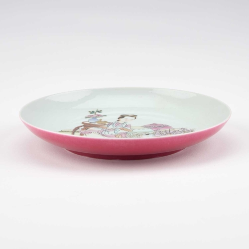 93 - A CHINESE RUBY-BACK SAUCER DISH enamel painted with a mother and children. 17cm diameter