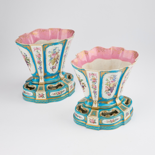 33 - A PAIR OF SÃVRES 'BLEU CÃLESTE' GROUND VASES AND STANDS (VASES 'HOLLANDOIS'), 19TH CENTURY the top... 