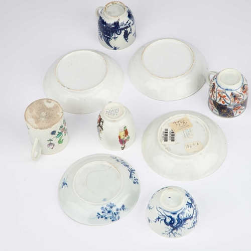 100 - A COLLECTION OF 18TH CENTURY PORCELAIN including three coffee cans, a Worcester cup and saucer, two ... 