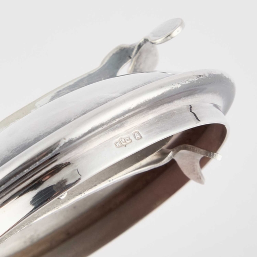 102 - SUSIE COOPER FOR GRAY'S POTTERY, A HAND-PAINTED POTTERY SUGAR BOWL with plated cover. 9.5cm high... 