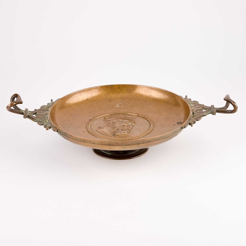 103 - F. BARBEDIENNE, A BRONZE TAZZA, 19TH CENTURY the shallow dish with central relief depicting a classi... 