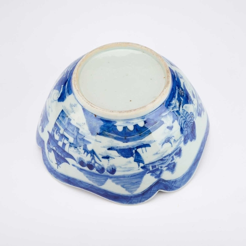 192 - A LATE 19TH CENTURY CHINESE BLUE AND WHITE BOWL 24cm diameter