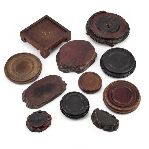 194 - A GROUP OF CHINESE AND JAPANESE WOODEN STANDS (11) Largest 20.5cm diameter