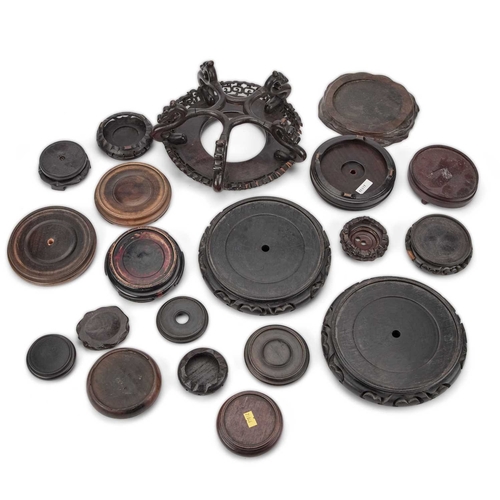 195 - A GROUP OF CHINESE AND JAPANESE WOODEN VASE STANDS (Qty) Largest 26cm diameter