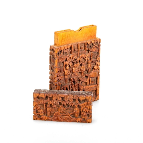 200 - A CHINESE EXPORT CARVED SANDALWOOD CARD CASE, 19TH CENTURY rectangular with a pull-off cover. 10cm b... 