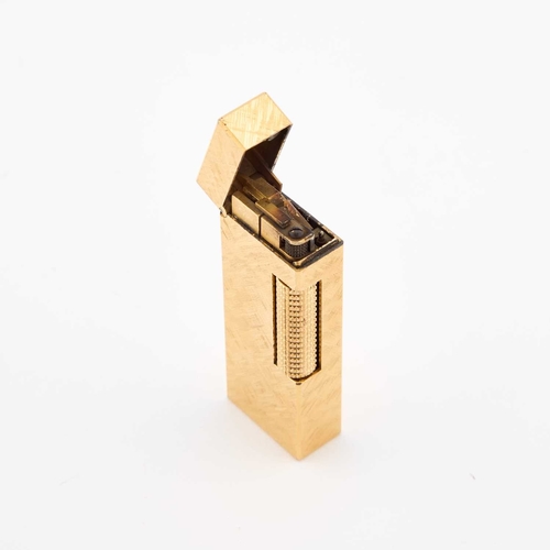328 - A GOLD-PLATED DUNHILL ROLAGAS LIGHTER decorated all over with a cross-hatch design. 6.5cm high... 