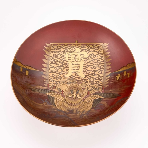 154 - A LARGE JAPANESE RED LACQUER SAKAZUKI, LATE 19TH/ EARLY 20TH CENTURY boldly decorated in gold and si... 