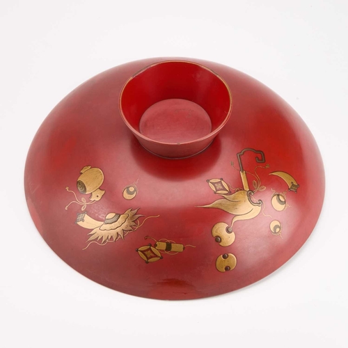 154 - A LARGE JAPANESE RED LACQUER SAKAZUKI, LATE 19TH/ EARLY 20TH CENTURY boldly decorated in gold and si... 