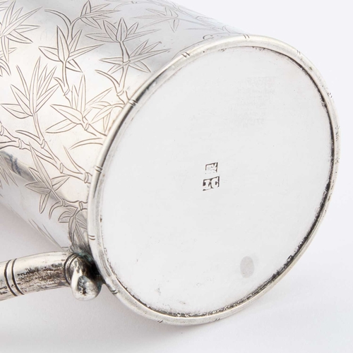 216 - A 19TH CENTURY CHINESE SILVER MUG mark of Leeching and with an artisan mark, engraved with bamboo. 1... 