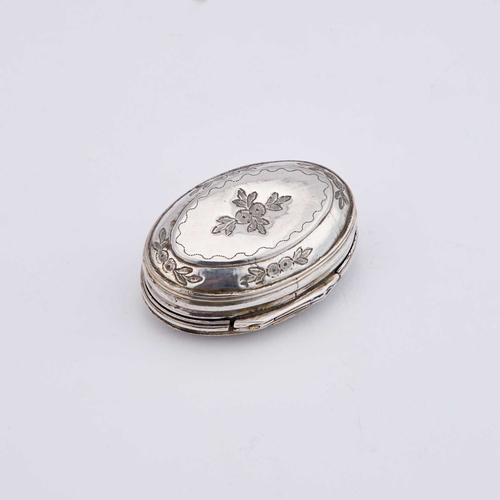 258 - A CONTINENTAL SILVER SNUFF BOX, 18TH/ 19TH CENTURY unmarked, oval, the hinged cover chased with a mu... 