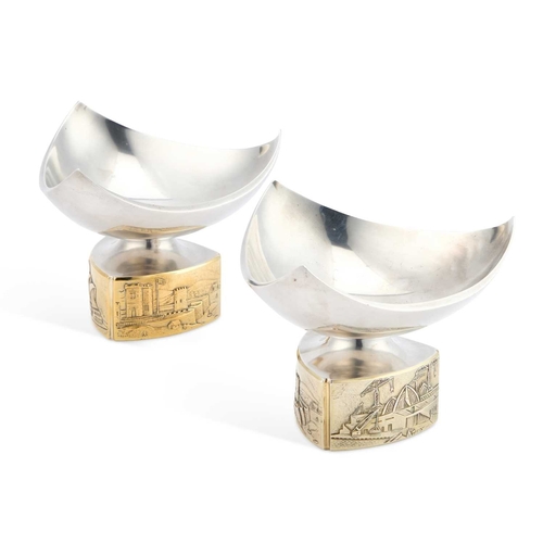 299 - A PAIR OF ELIZABETH II SILVER AND PARCEL-GILT 'SYDNEY OPERA HOUSE CUPS' by Stuart Devlin, London 197... 