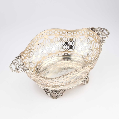 348 - A LARGE EDWARDIAN SILVER TABLE BASKET by William Comyns & Sons, London 1903, with deep, rounded ... 