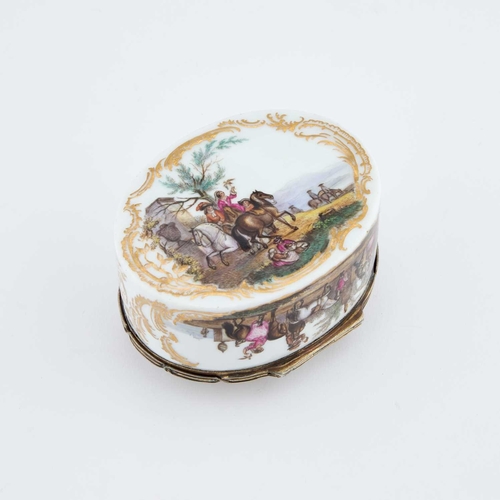 40 - A LATE 18TH/ EARLY 19TH CENTURY SILVER-MOUNTED PORCELAIN SNUFF BOX oval form, painted to the exterio... 