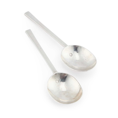 477 - A PAIR OF COMMONWEALTH SILVER PURITAN SPOONS by Stephen Venables I, London 1657. (2) 17cm long, 3.2 ... 