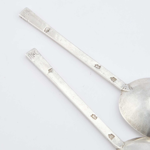 477 - A PAIR OF COMMONWEALTH SILVER PURITAN SPOONS by Stephen Venables I, London 1657. (2) 17cm long, 3.2 ... 