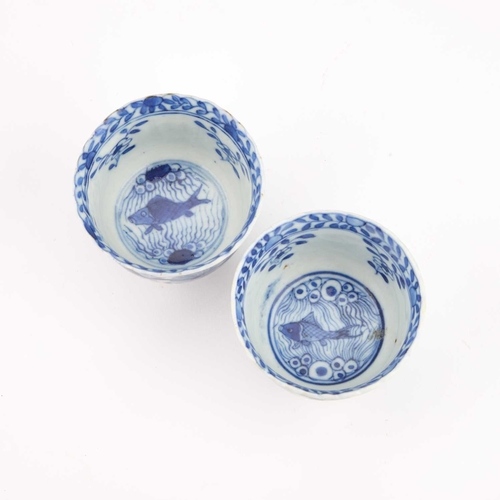 91 - A PAIR OF CHINESE BLUE AND WHITE EXPORT TEA BOWLS AND SAUCERS, EARLY 19TH CENTURY each tea bowl inte... 