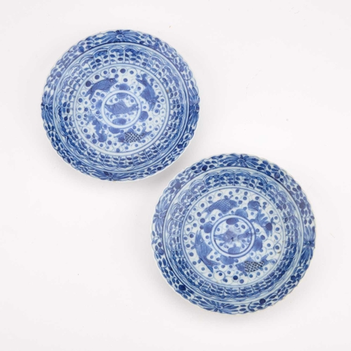 91 - A PAIR OF CHINESE BLUE AND WHITE EXPORT TEA BOWLS AND SAUCERS, EARLY 19TH CENTURY each tea bowl inte... 