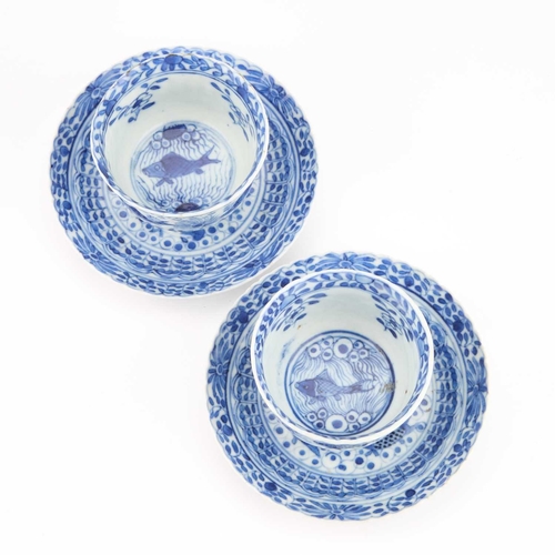 91 - A PAIR OF CHINESE BLUE AND WHITE EXPORT TEA BOWLS AND SAUCERS, EARLY 19TH CENTURY each tea bowl inte... 