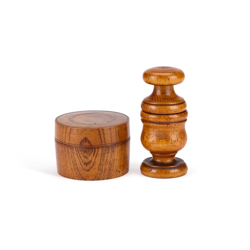 132 - A 19TH CENTURY TREEN PEPPERCORN GRINDER together with an oak spice box. (2) First 15cm high