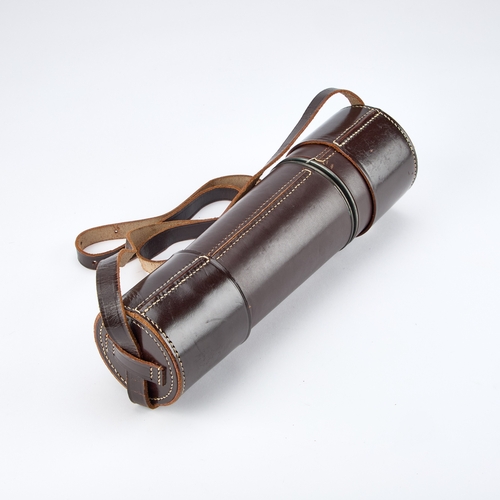 221 - A BROADHURST CLARKSON & CO LTD LEATHER BOUND FOUR DRAWER TELESCOPE within a leather case. 29.5cm (cl... 