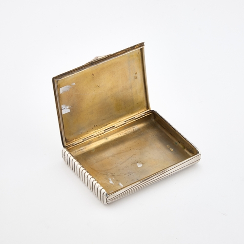 364 - AN EARLY 20TH CENTURY RUSSIAN SILVER CIGARETTE CASE St. Petersburg, Second Kokoshnik mark, rectangul... 