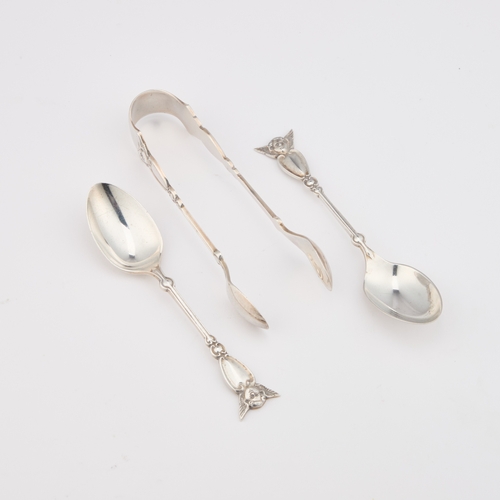 432 - AN EDWARDIAN SILVER CASED SET OF SIX TEASPOONS by Joseph Rodgers & Sons, Sheffield 1907, each sp... 