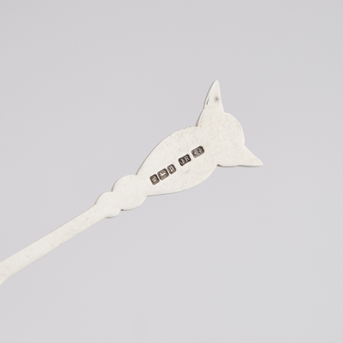 432 - AN EDWARDIAN SILVER CASED SET OF SIX TEASPOONS by Joseph Rodgers & Sons, Sheffield 1907, each sp... 