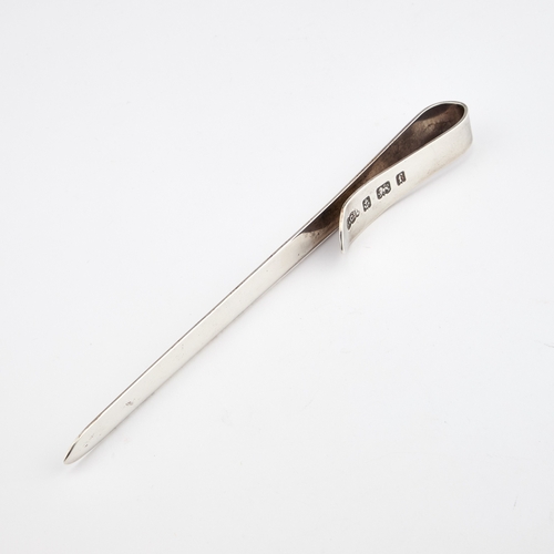 457 - AN EDWARDIAN SILVER COMBINATION PAPER KNIFE, RULER AND PAPER CLIP by Elkington & Co, Birmingham ... 