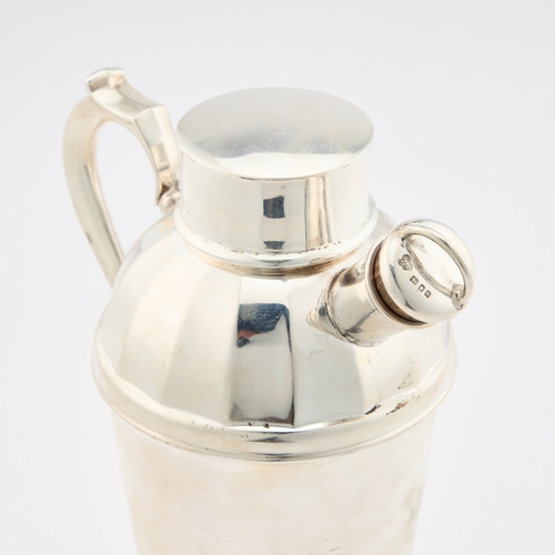 461 - AN ART DECO SILVER COCKTAIL JUG by Goldsmiths & Silversmiths Co Ltd, London 1929, the shaker wit... 