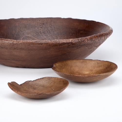 93 - A LARGE ELM DAIRY BOWL, 18TH OR 19TH CENTURY together with two 19th Century treen plates/ dishes. (3... 