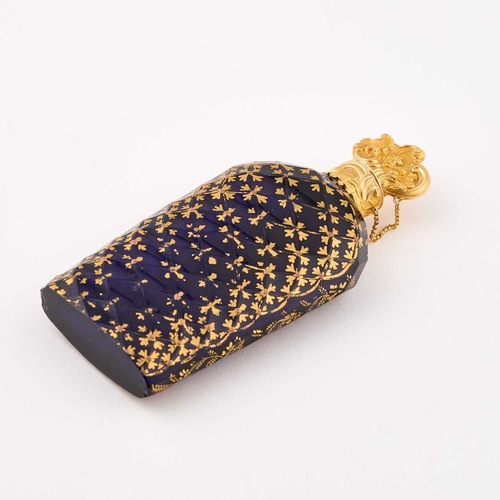 1020 - A LATE 18TH CENTURY GOLD-MOUNTED, BRISTOL BLUE GLASS AND GILT DECORATED SCENT BOTTLE DECORATED IN TH... 