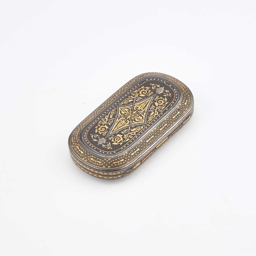 1028 - A RARE SPANISH TOLEDO, GOLD, SILVER AND DAMASCENED SNUFF BOX, 18TH CENTURY the top and bottom of fin... 