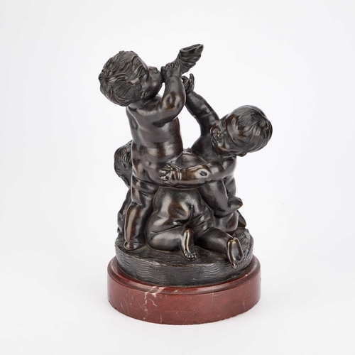 1082 - A LATE 19TH CENTURY EUROPEAN SCHOOL BRONZE GROUP OF CHERUBS on a marble base. 28cm high overall... 