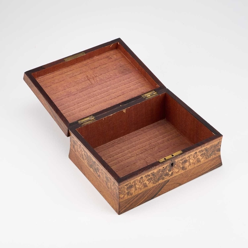 118 - A VICTORIAN TUNBRIDGE WARE WORK BOX the hinged cover inlaid with a view of Hever Castle, vacant inte... 