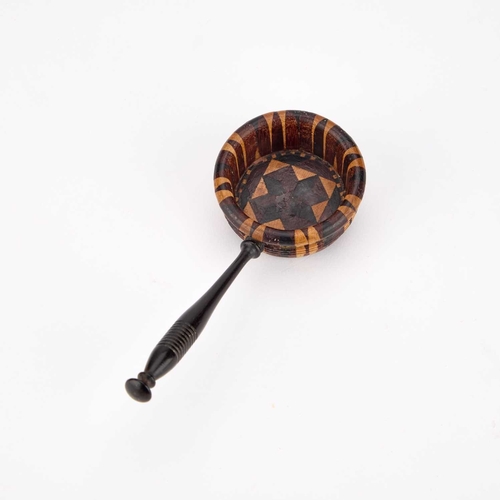 141 - A VICTORIAN TUNBRIDGE WARE CADDY SPOON with a deep stick ware bowl and a turned rosewood handle. 9.5... 