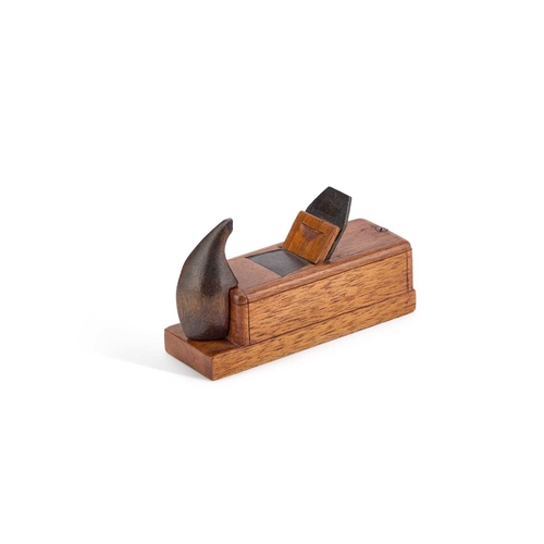 249 - A 19TH CENTURY TREEN NOVELTY SNUFF BOX in the form of a carpenter's plane. 9.5cm long