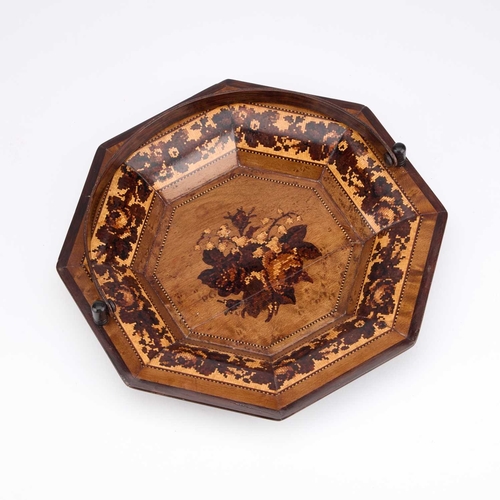 32 - A VICTORIAN TUNBRIDGE WARE SEWING BASKET octagonal with a swing handle. 22cm diameter