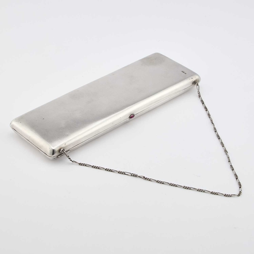 355 - A LARGE RUSSIAN 84 ZOLOTNIK SILVER PURSE 20th Century, marked, with engraved decoration and a caboch... 