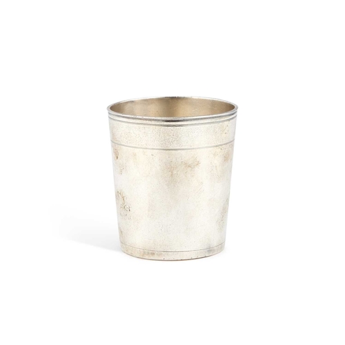 377 - AN 18TH CENTURY GERMAN SILVER BEAKER CUP Augsberg, of plain form with a reeded rim. 8cm high, 4.34 t... 