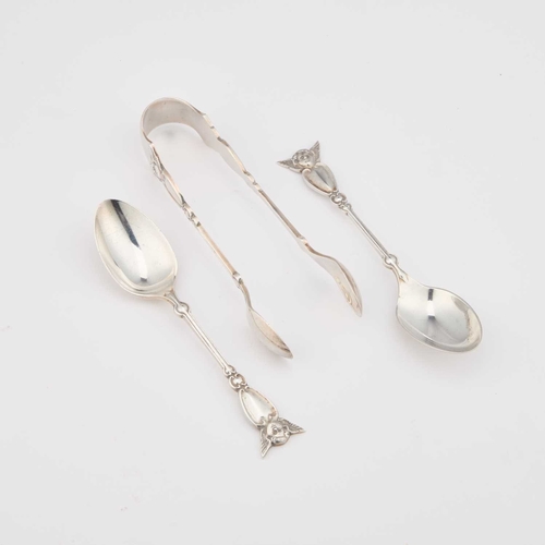 432 - AN EDWARDIAN SILVER CASED SET OF SIX TEASPOONS by Joseph Rodgers & Sons, Sheffield 1907, each sp... 