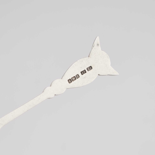 432 - AN EDWARDIAN SILVER CASED SET OF SIX TEASPOONS by Joseph Rodgers & Sons, Sheffield 1907, each sp... 