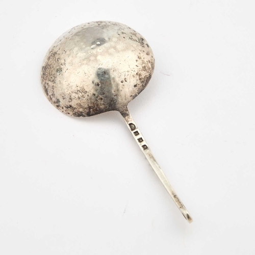 436 - AN ARTS AND CRAFTS SILVER SPOON by Amy Sandheim, London 1913, the planished circular bowl with a sho... 