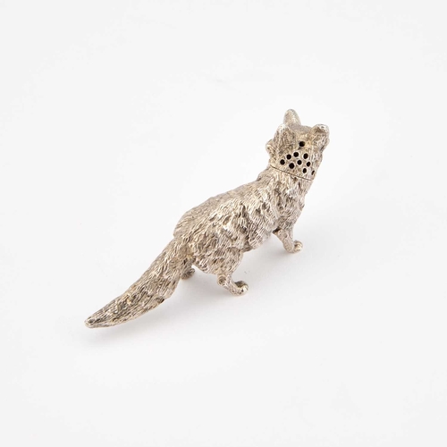 440 - AN EDWARDIAN CAST SILVER NOVELTY PEPPER POT by William Hornby, London 1901, modelled as a fox. 6.6cm... 