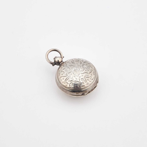 463 - AN EDWARDIAN SILVER SOVEREIGN CASE by Joseph Gloster Ltd, Birmingham 1904, of usual form, engraved w... 