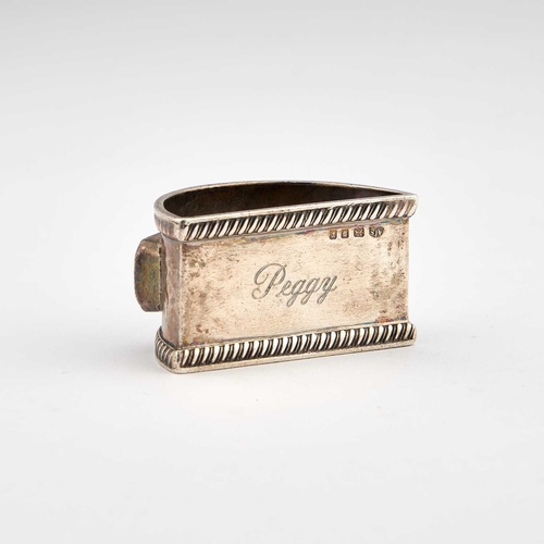 464 - AN ARTS AND CRAFTS SILVER AND AGATE NAPKIN RING by Amy Sandheim Ltd, London 1932, demilune, decorate... 