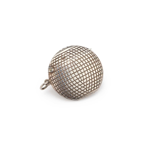 472 - AN EDWARDIAN SILVER 'GOLF BALL' VESTA CASE by Henry Williamson Ltd, Birmingham 1905. 5cm diameterGoo... 