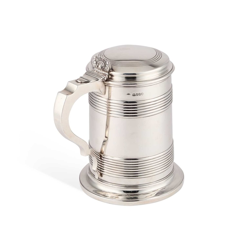 623 - A LARGE GEORGE III SILVER TANKARD by Walter Brind, London 1814, of straight-sided form, the slightly... 